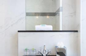 The Jay Hotel - photo 8