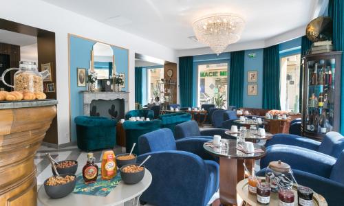 The Jay Hotel - photo 2